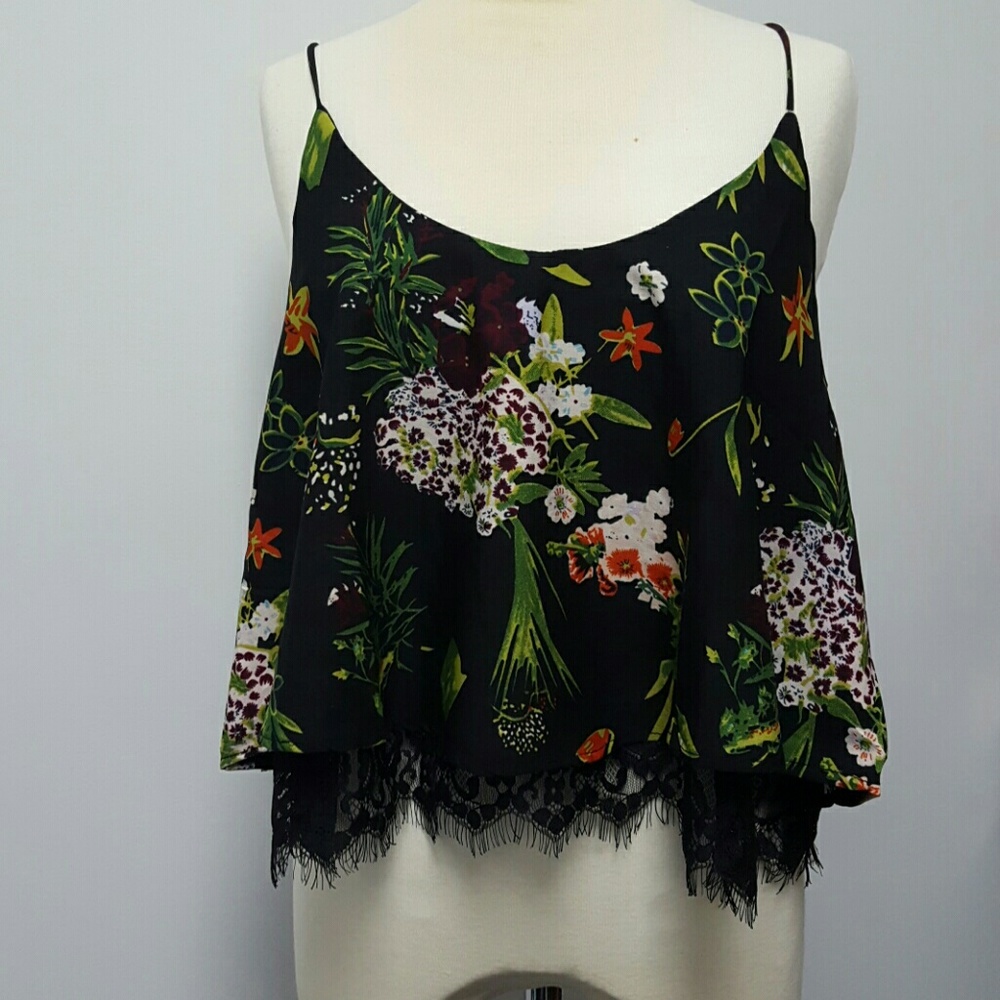 🆕️ Spaghetti Strap top with lace trimmed lini…